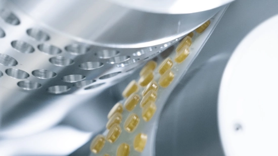 Tablets in transparent mono-PP blister packaging during pharmaceutical production