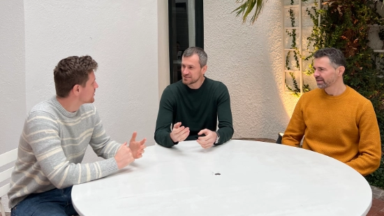 The three brothers Ensar, Nasir and Ibrahim sitting at a table and talking