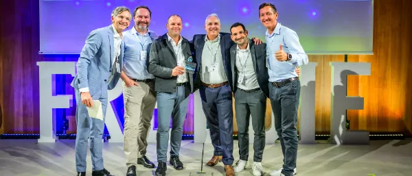 Bastian Brinkmann, Stefan Traub, Mario Rometsch und Serhat Toykan mit dem FREDDIE Award